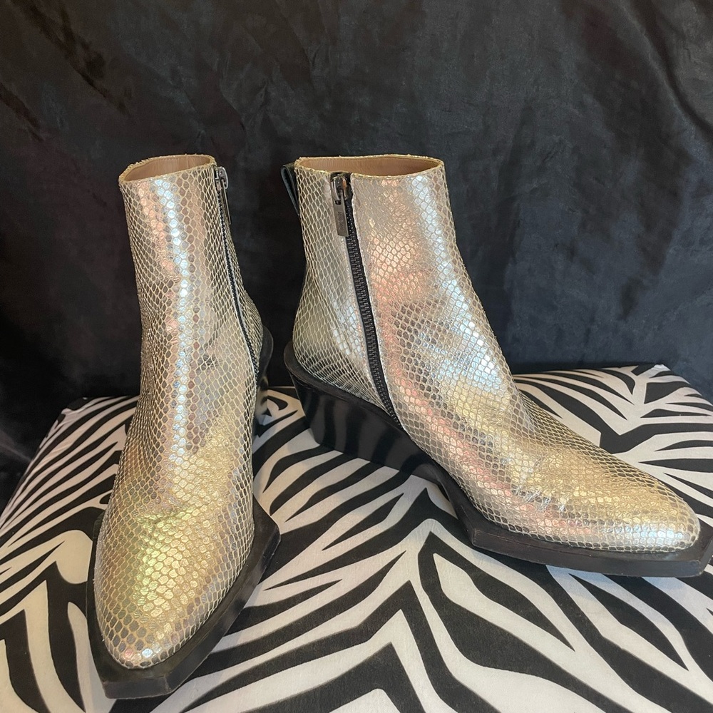 Limited Edition MCM Runway snakeskin Silver Metallic Ankle Booties Size 37 - Picture 6 of 7